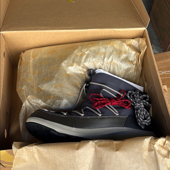 Keen Other - Keen Black and Red Winter Boots